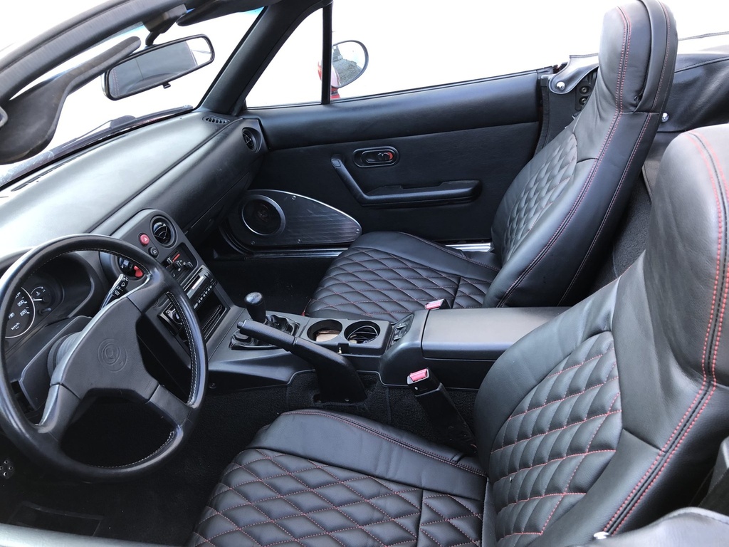 Quilted Seat Covers (Diamond Stitching) For Miata NA/Mk1 Leather color: Black Stitching color: Custom